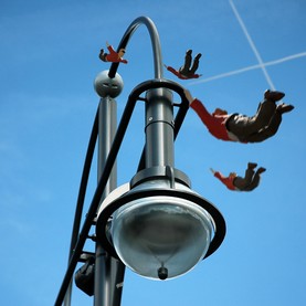 Vier Flieger_zwei Kondensstreifen.jpg